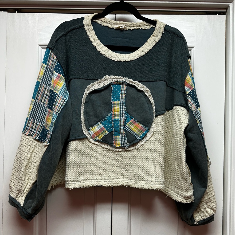 POL Patchwork Peace Sign Cropped Sweater - Dark Green/Cream